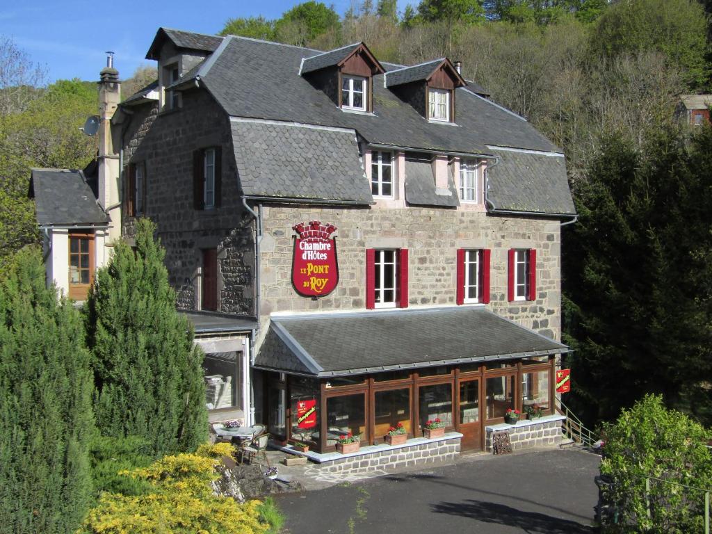 B&B / Chambre d'hôtes Le Pont du Roy 2 route de clermont 63610 Besse-en-Chandesse