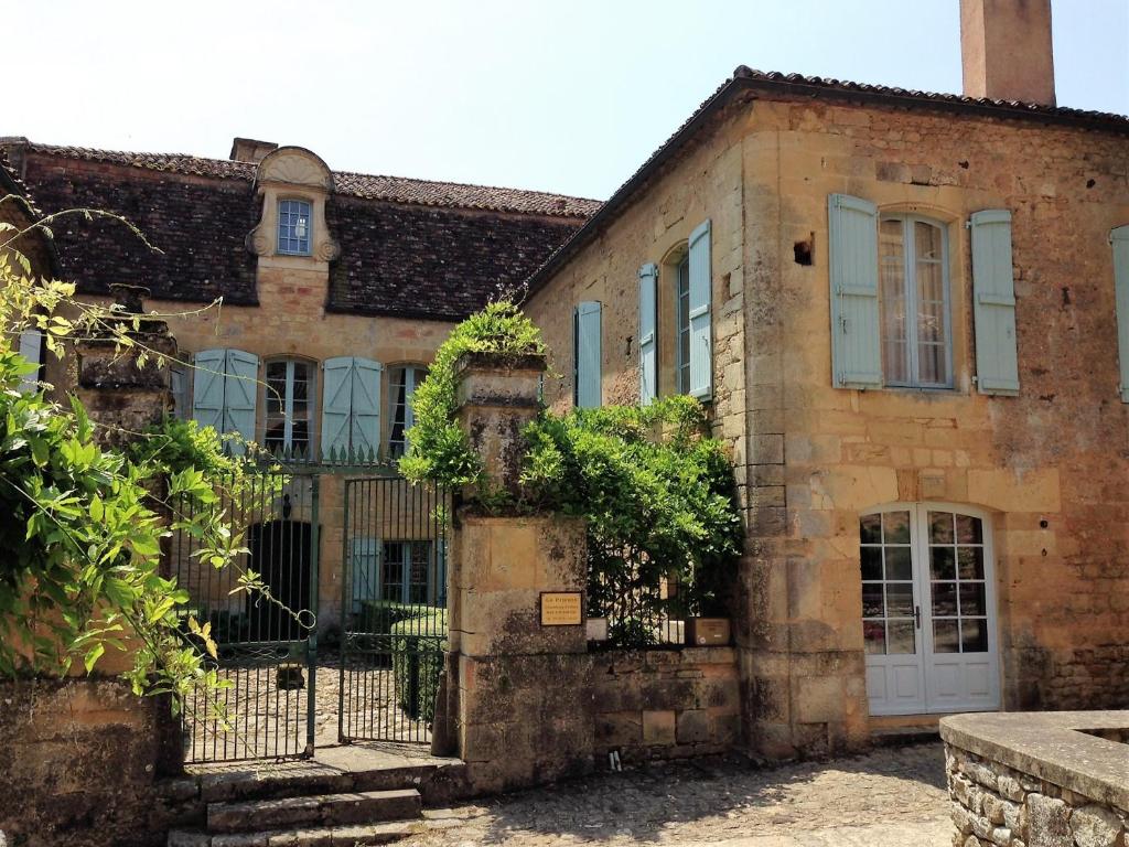 B&B / Chambre d'hôtes Le Prieuré du Château de Biron Le Bourg 24540 Biron