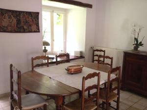 B&B / Chambre d'hôtes Le Prieuré Saint Blaise Lieu-dit Le Pont d'Ouin 49300 Le Puy-Saint-Bonnet Pays de la Loire