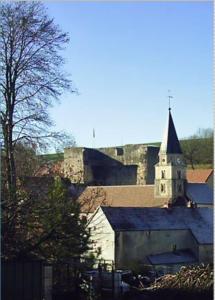 B&B / Chambre d'hôtes Le Puits Fortifié Place de l'Eglise 21580 Salives Bourgogne