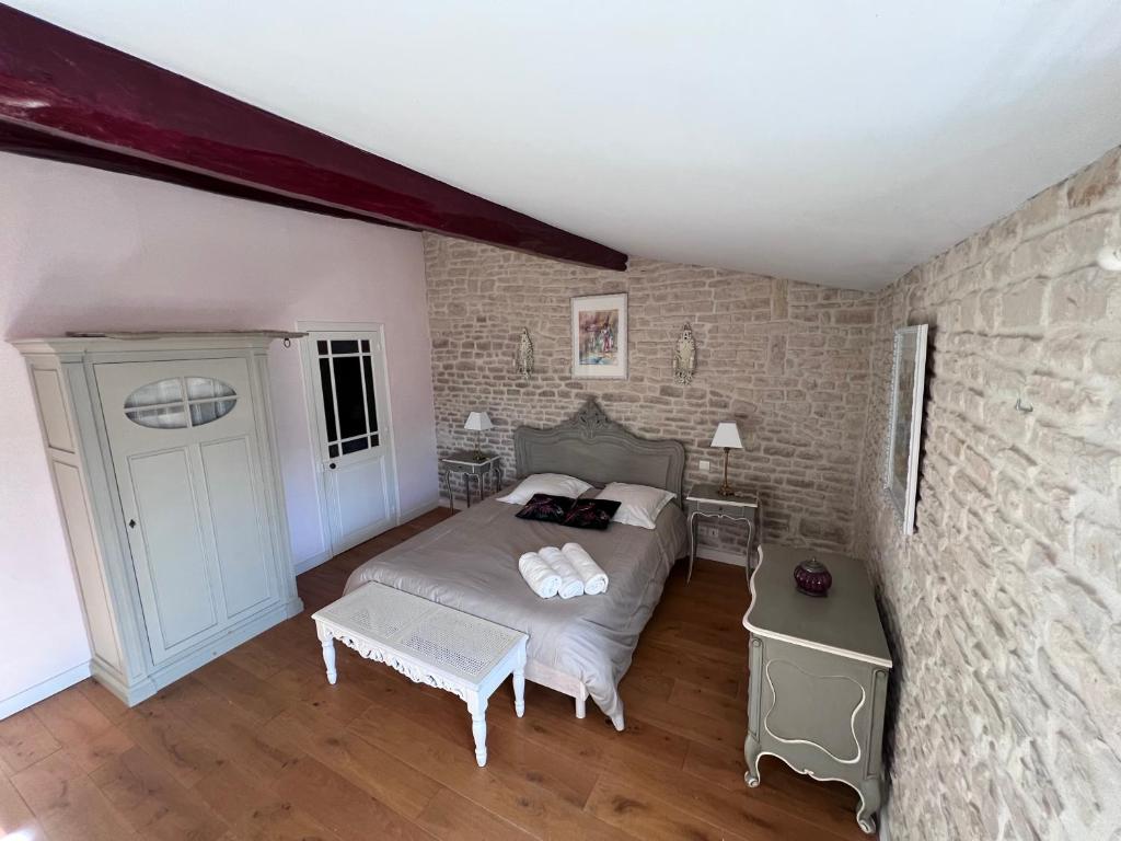 B&B / Chambre d'hôtes Le Puits Sainte Claire 17 Grande Rue 17170 Courçon