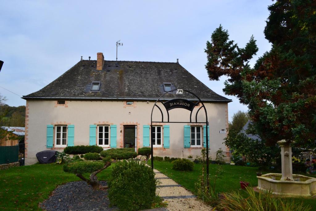 B&B / Chambre d'hôtes Le Relais des Hirondelles Lieu dit La Pinsonnaie Nyoiseau 49500 Segré en Anjou Bleu 49500 Nyoiseau