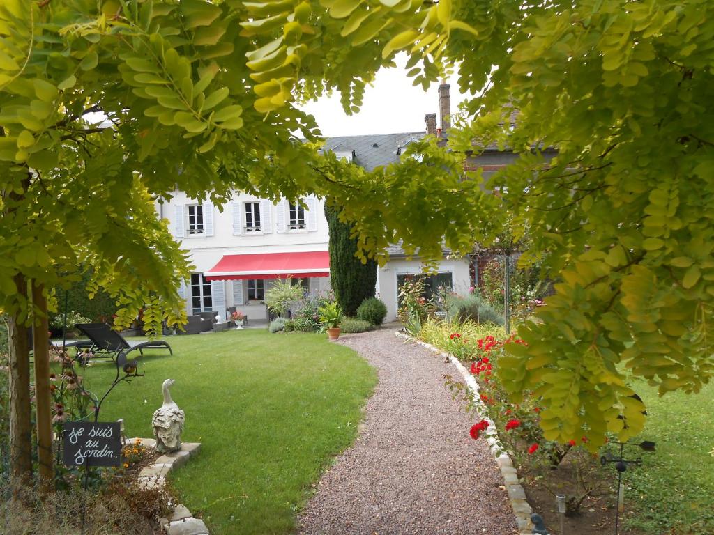 B&B / Chambre d'hôtes LE RELAIS DU BON'EURE 28 Rue du Puits Carré 27000 Évreux