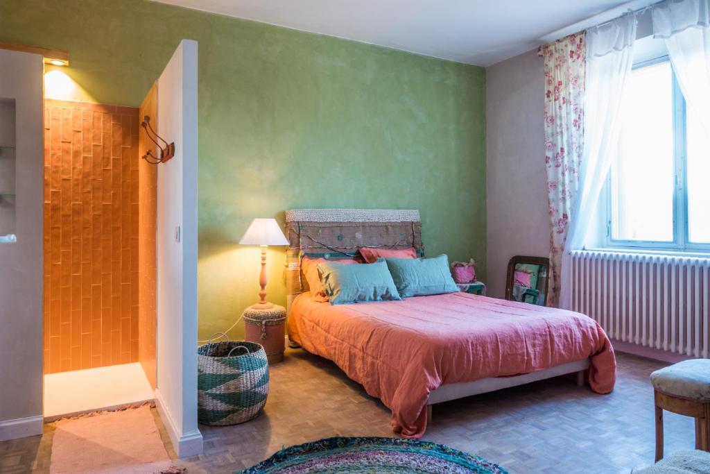 B&B / Chambre d'hôtes Le Rucher des Arts 69 Rue de la Tour 07400 Alba-la-Romaine