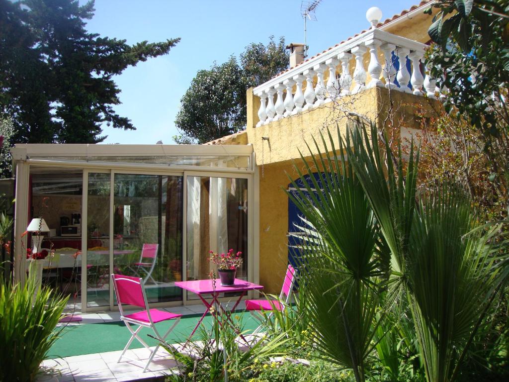 B&B / Chambre d'hôtes Le Soleil Bleu 46 rue de Saint Exupéry 83600 Fréjus