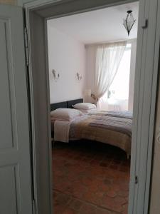 B&B / Chambre d'hôtes LE TABELLION 5 rue du jeu de paume 89310 Noyers-sur-Serein Bourgogne