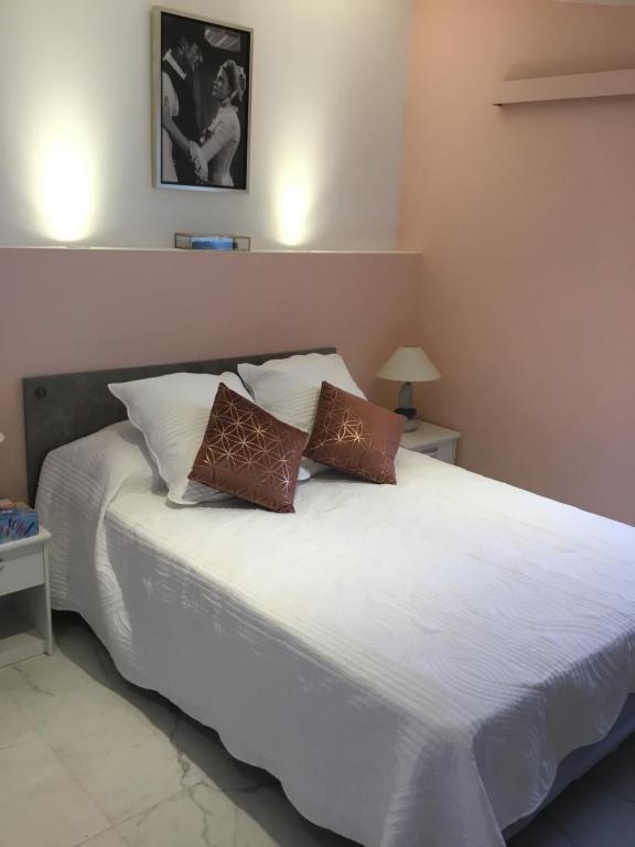 B&B / Chambre d'hôtes Le Train Sifflera Trois Fois 304 Rue du Dahomey 83200 Toulon