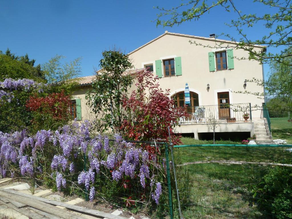 B&B / Chambre d'hôtes Le Val Léron 35 chemin du Val Léron 26230 Valaurie