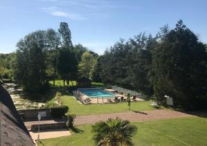 Le vieux château de Hommes