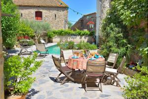 Le village-hôtes