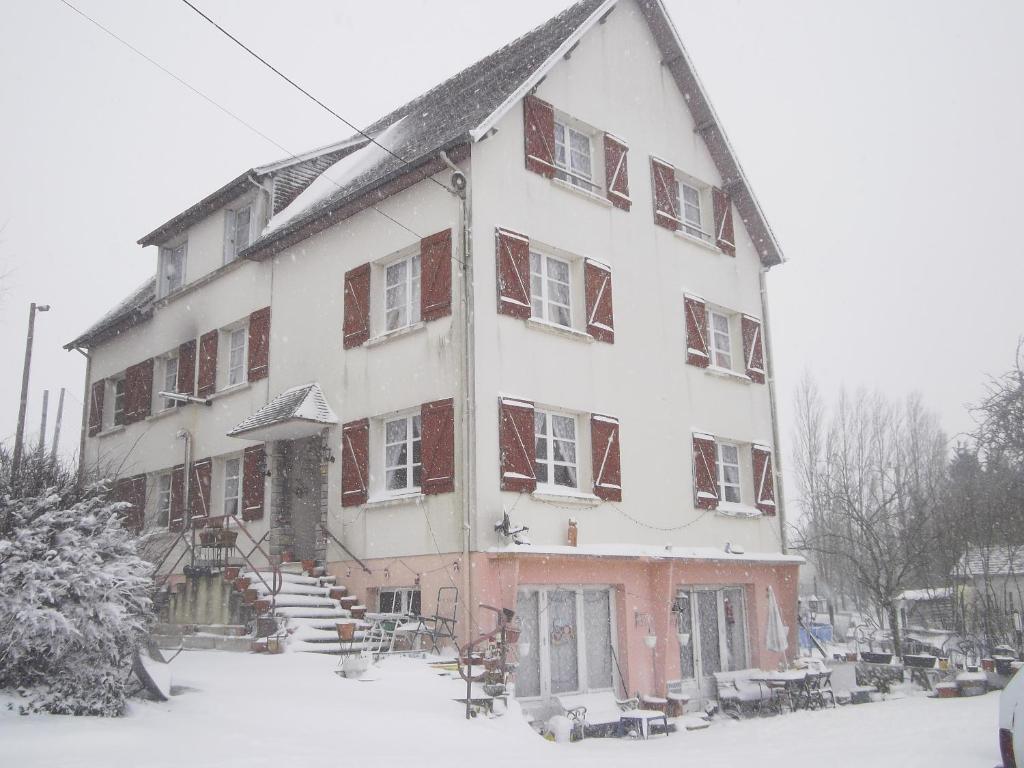 B&B / Chambre d'hôtes Lenard Charles Bed & Breakfast Le Bourg - rue des Sports 61140 Juvigny-sous-Andaine