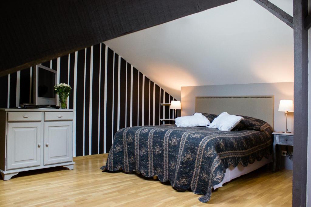 B&B / Chambre d'hôtes Lequatorze 14 rue notre dame de bon secours 60200 Compiègne