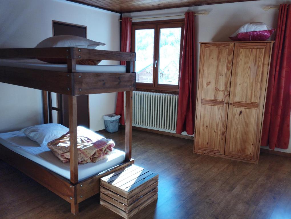 B&B / Chambre d'hôtes Les Arolles - Gîte d'étape et de séjour Les Arolles la Rua 05350 Molines-en-Queyras