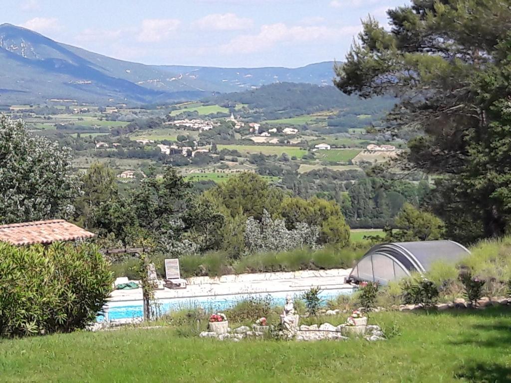 B&B / Chambre d'hôtes Les Cerises Chemin de Perreal, 1181 84490 Saint-Saturnin-lès-Apt