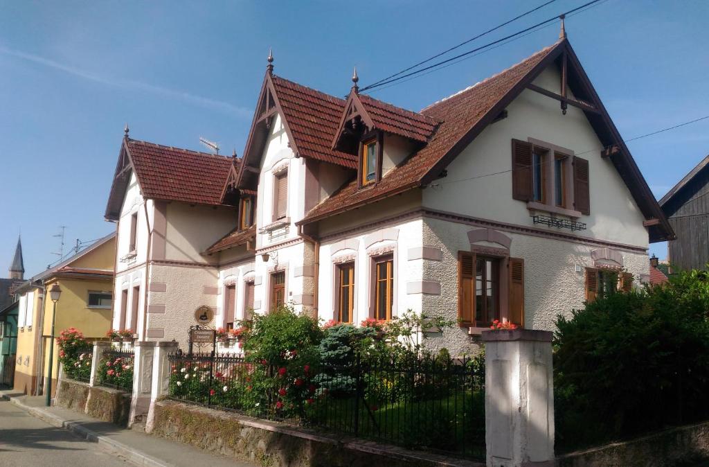 B&B / Chambre d'hôtes Les chambres au pied du Haut-Koenigsbourg 4 Rue de la Liberté 67600 Kintzheim