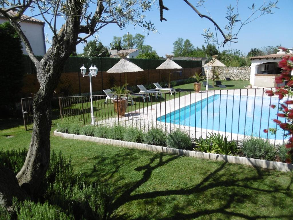 Les chambres d'hôtes d'Eloïse, piscine privée 2b, chemin de la croix de dunan, 30390 Aramon