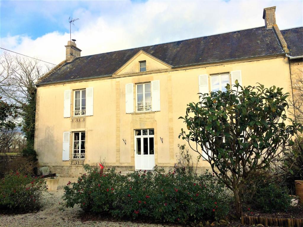 B&B / Chambre d'hôtes Les chambres d'Omaha Beach Etablissement avec deux chambres d'hôtes, petit-déjeuner compris fait-maison et produits locaux 12 Hameau de Vacqueville 14710 Vierville-sur-Mer