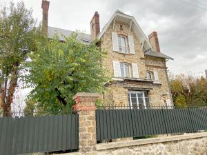 B&B / Chambre d'hôtes Les Chambres de LOUIS 2 Bis rue Dufetel 78150 Le Chesnay Île-de-France