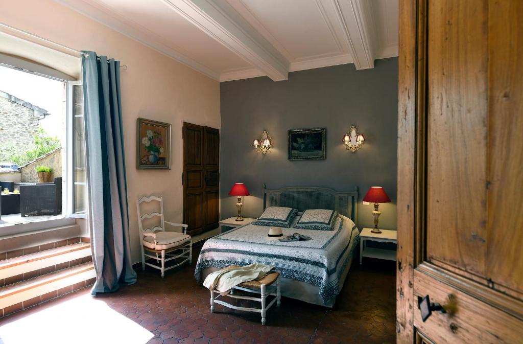 B&B / Chambre d'hôtes Les chambres du Vieux Bistrot 70 Grand Rue 84220 Cabrières-dʼAvignon