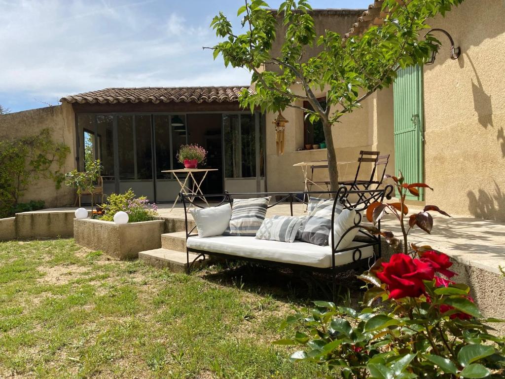 B&B / Chambre d'hôtes Les Chêneslierres 4 rue du serpolet 84160 Lourmarin