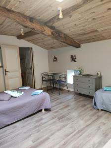 B&B / Chambre d'hôtes Les Chenets 1 Rue des écoles 79120 Chenay Deux-Sèvres