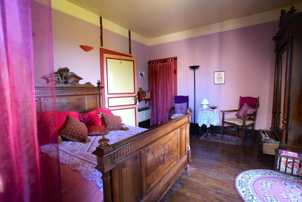 B&B / Chambre d'hôtes Les Chimères 23, avenue Louis Bessières 82240 Puylaroque