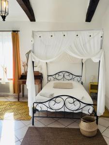 B&B / Chambre d'hôtes Les Copains à Bord Domaine Les Copains à Bord Saint-Julien d'Arpaon Village 48400 Saint-Julien-dʼArpaon Languedoc-Roussillon