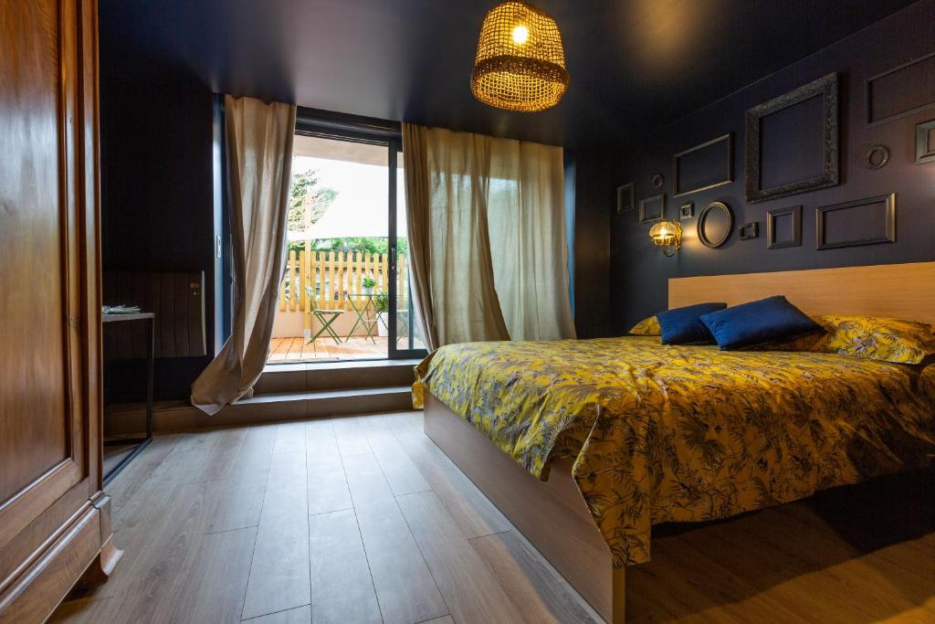 B&B / Chambre d'hôtes Les Dames-Jeannes 11 Rue de l'Église 51530 Chavot-Courcourt