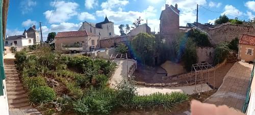 B&B / Chambre d'hôtes Les dodos de Rose 6 Rue de l'Union 49700 Doué-la-Fontaine Pays de la Loire