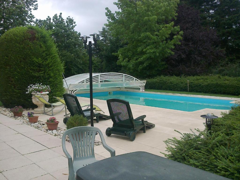 B&B / Chambre d'hôtes Les écureuils 480 rue des pins 01390 Tramoyes