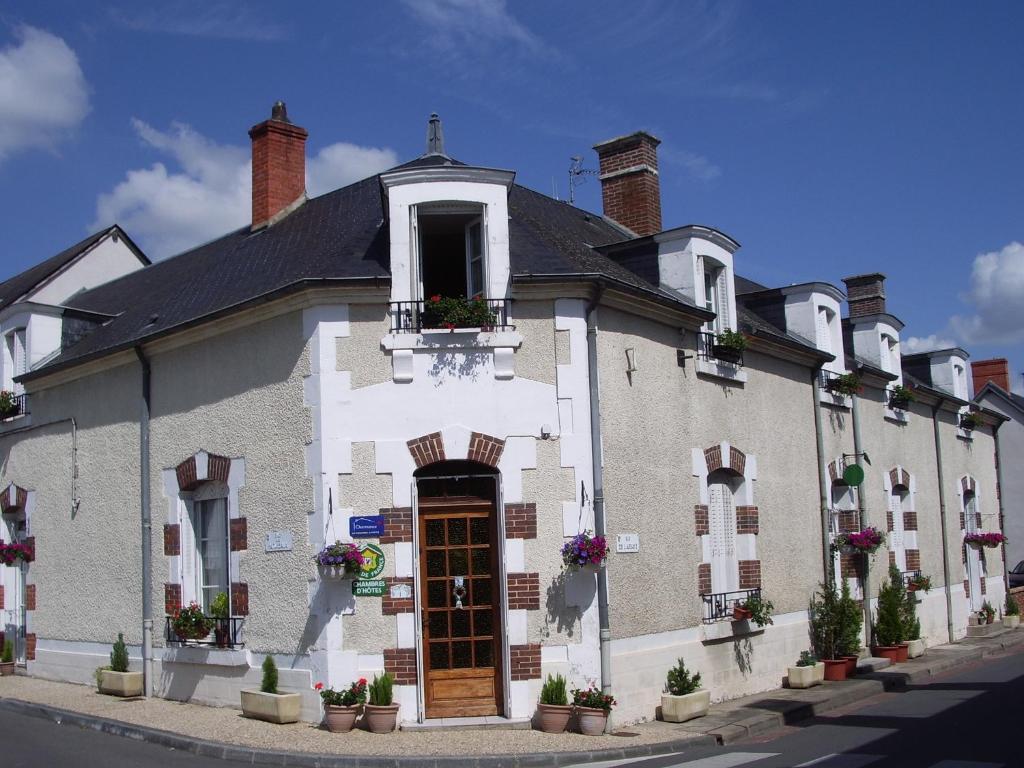 B&B / Chambre d'hôtes Les Glycines  18340 Plaimpied-Givaudins