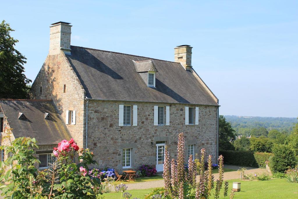 B&B / Chambre d'hôtes Les Goubelins La grande pièce 50800 La Lande-dʼAirou