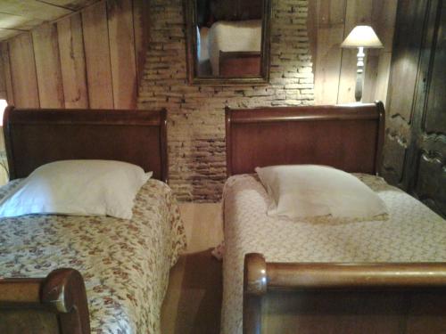 Les Hotes Des Guillemets