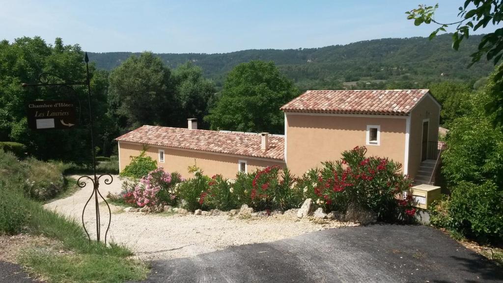 B&B / Chambre d'hôtes Les Lauriers chambre et terrasse privée Chemin de Quinson 04360 Moustiers-Sainte-Marie