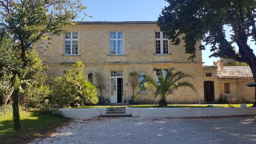 B&B / Chambre d'hôtes Les Logis de Lestiac 71 Route de Bordeaux 33550 Lestiac-sur-Garonne