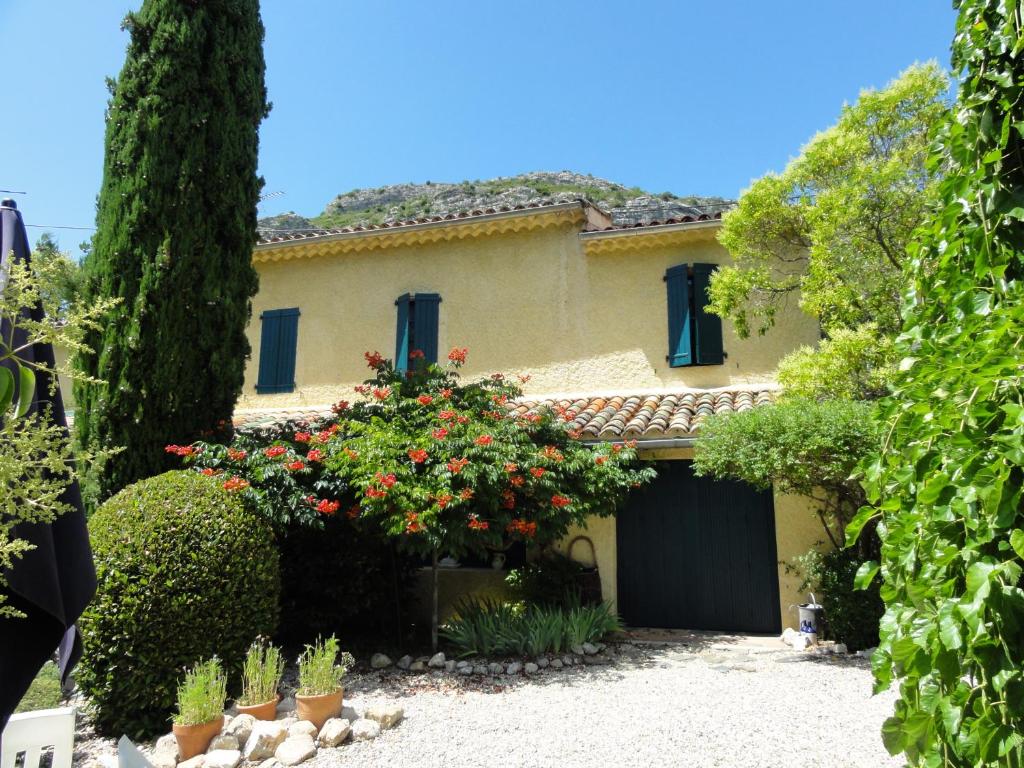 Les Montades Chambres d'Hôtes 900 Route d'Ales, 30140 Anduze