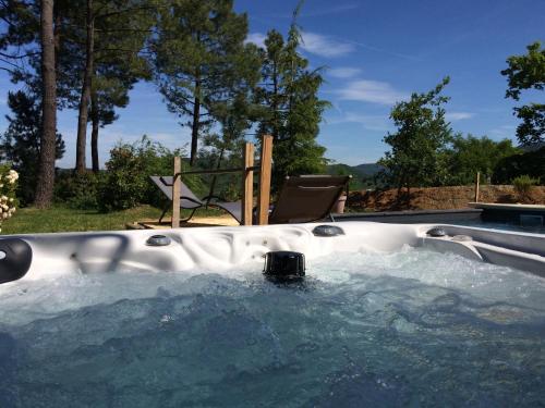 Les O de Privas, 1 Tente Wigwam avec piscine en saison et jacuzzi avec supplément