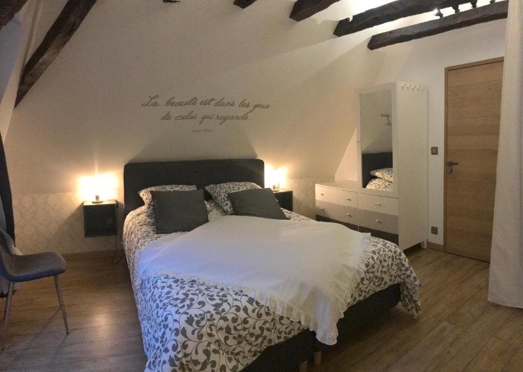 B&B / Chambre d'hôtes Les Orchidées Chambre d’hôtes les Orchidées 10 Rue Loume 64270 Salies-de-Béarn