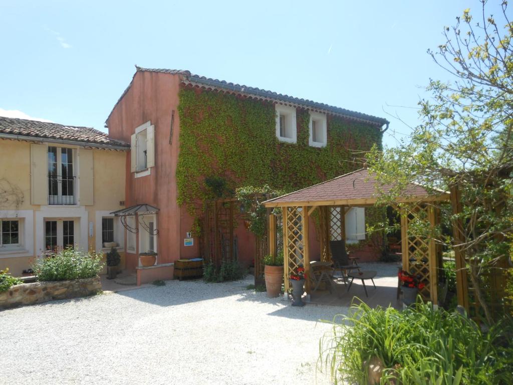 B&B / Chambre d'hôtes Les Passiflores 624 chemin du clos, Hameau les Huguets 84220 Roussillon