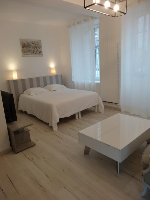 B&B / Chambre d'hôtes Les Petites Tuileries 1 Rue du Général Leclerc 77480 Bray-sur-Seine