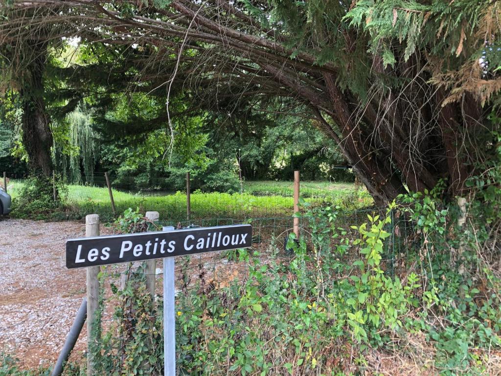 LES PETITS CAILLOUX 5 Les Petits Cailloux, 36600 Lye