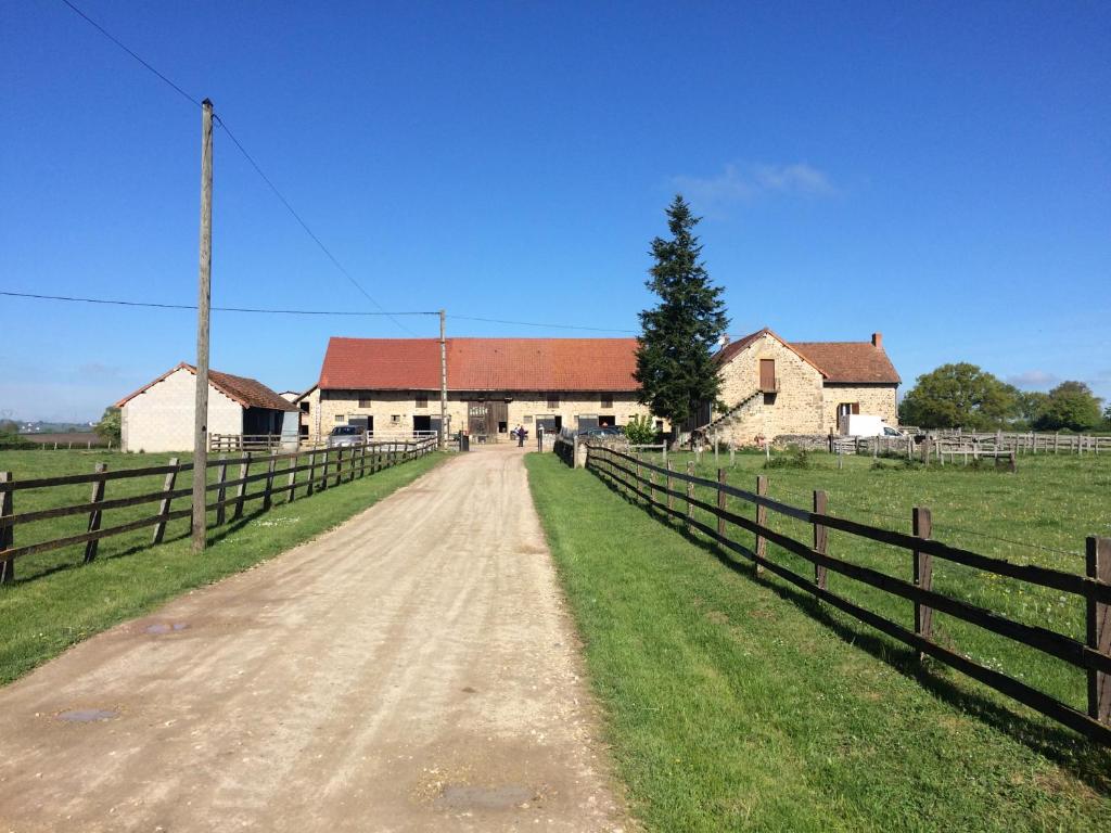 B&B / Chambre d'hôtes Les Plumes de Fontenailles Fontenailles 71220 Martigny-le-Comte