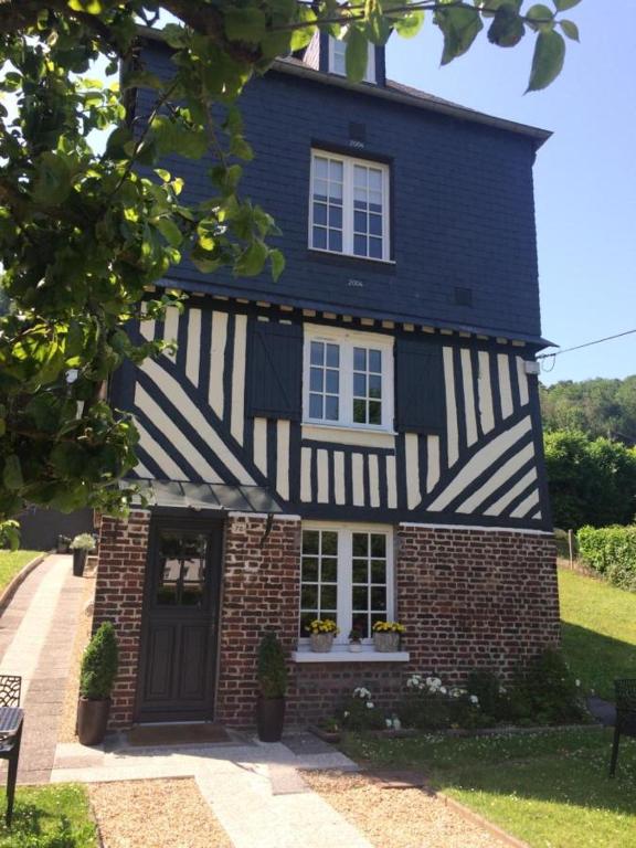 B&B / Chambre d'hôtes Les pommiers 70 Cours Albert Manuel 14600 Honfleur