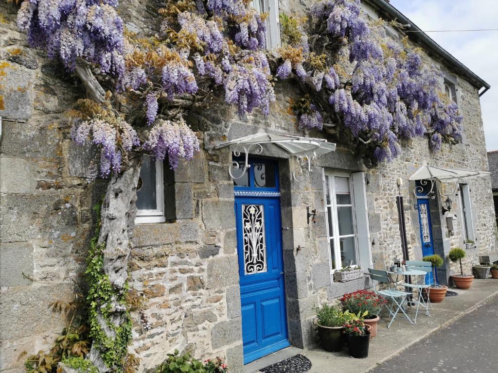 ‘Les Portes Bleues’ Chambres d’hôtes 201 Impasse des Portes,Rue de la Carrière, 22330 Langourla