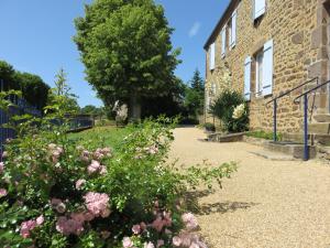 B&B / Chambre d'hôtes Les Quatre Saisons 2 Rue des Templiers 72170 Moitron-sur-Sarthe Pays de la Loire