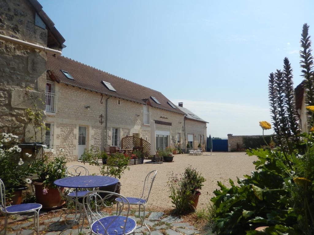 B&B / Chambre d'hôtes Les quatre saisons route de Richelieu 178 Lieu Dit : La Croix Rouge 37800 Seligny