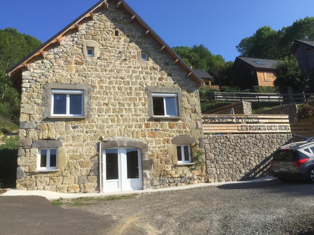 B&B / Chambre d'hôtes Les Roses Des Bois Le Pessy chemin des grailleux 63150 Murat-le-Quaire