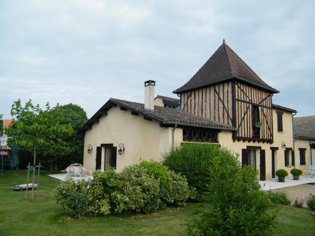 B&B / Chambre d'hôtes Les Sureaux 15bis, rue Victor Hugo 24700 Le Pizou