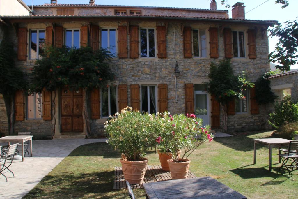 B&B / Chambre d'hôtes Les Tilleuls Les Tilleuls 12100 Saint-Georges-de-Luzençon