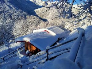 Les Toits Rouges - Chambre & Table d'hôte atypique , accès 350m à pied sur sentier de montagne